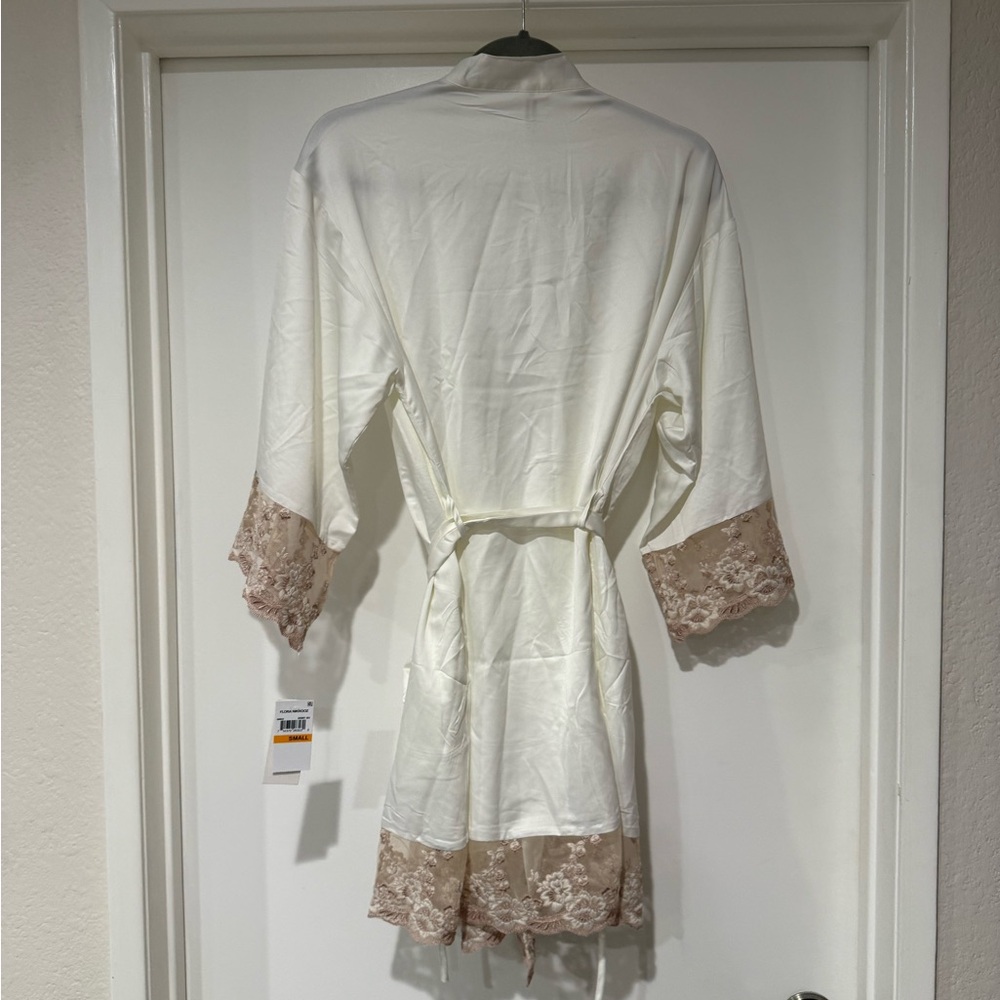 Flora Nikrooz Rosa Satin Robe Ivory Small - Picture 3 of 10